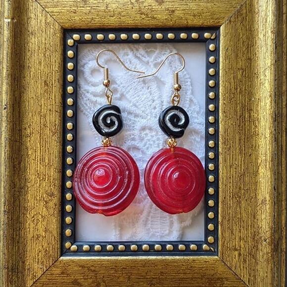 Handmade Large Red Ripple Disc and Black Spiral Glass Bead Gold Tone Earrings - Picture 3 of 5